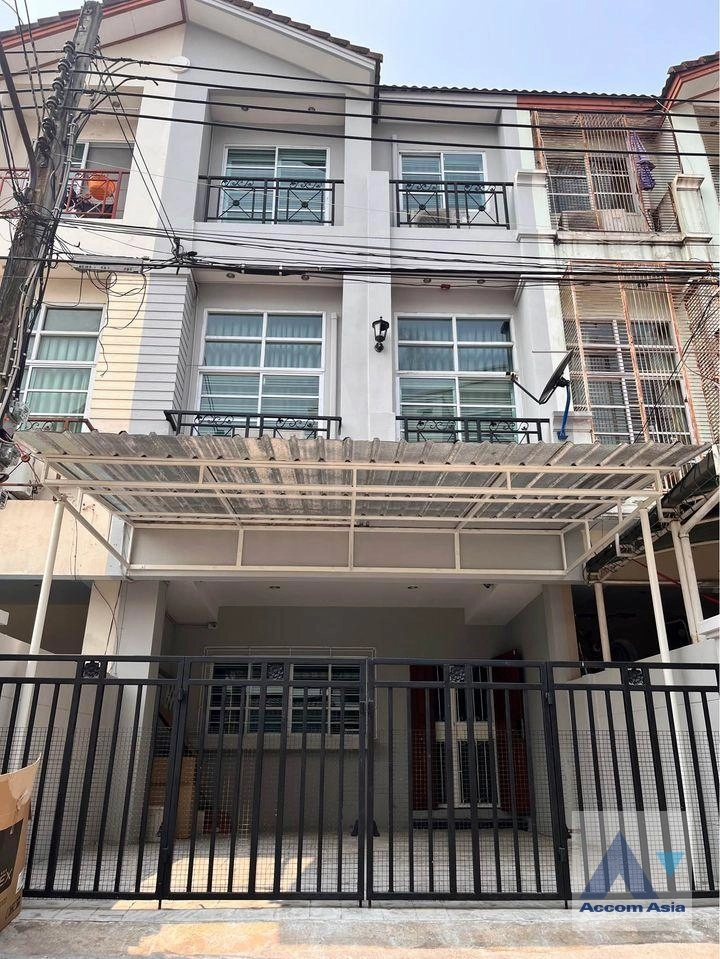  2  3 br Townhouse for rent and sale in Sukhumvit ,Bangkok BTS Phra khanong AA35470