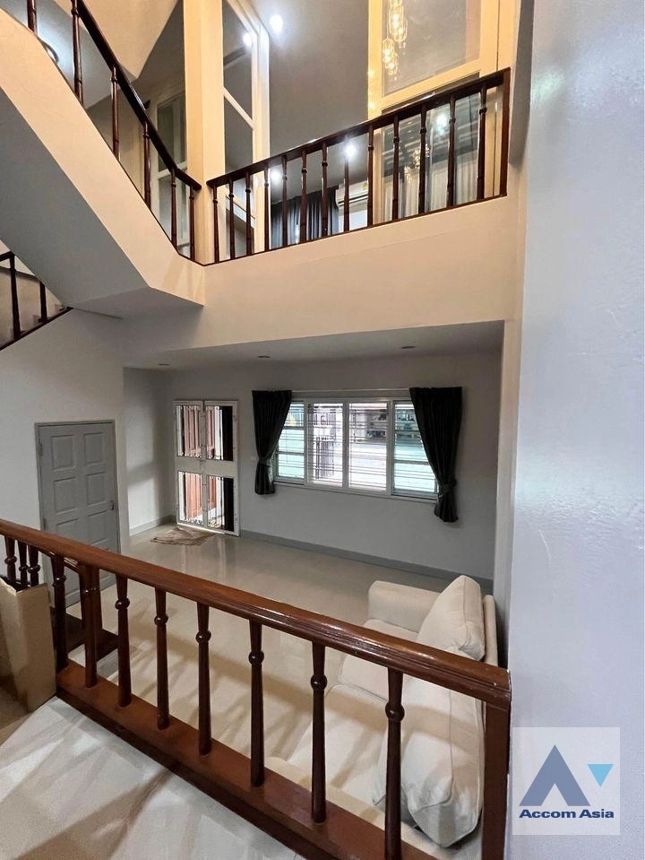 unitHome Office, Pet friendly |  3 Bedrooms  Townhouse For Rent & Sale in Sukhumvit, Bangkok  near BTS Phra khanong (AA35470)