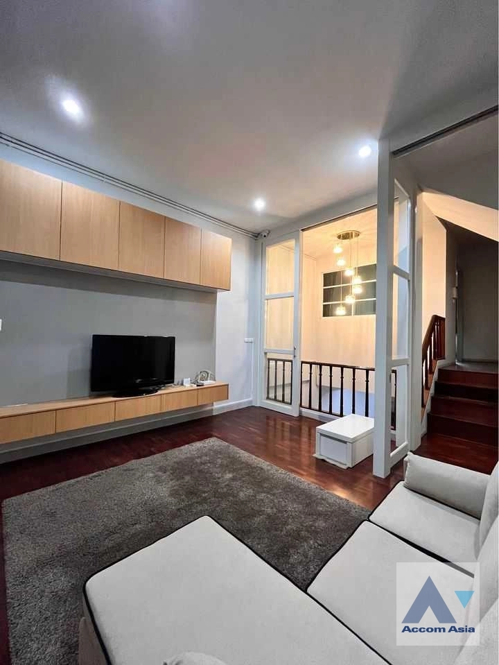  1  3 br Townhouse for rent and sale in Sukhumvit ,Bangkok BTS Phra khanong AA35470