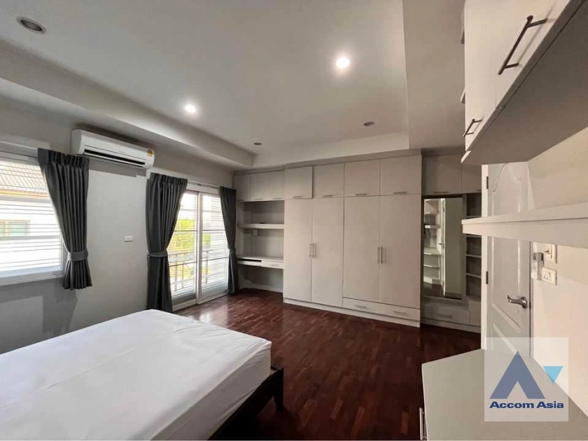 7  3 br Townhouse for rent and sale in Sukhumvit ,Bangkok BTS Phra khanong AA35470
