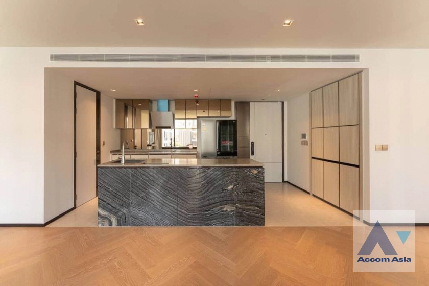 unit 3 Bedrooms  Condominium For Rent in Sukhumvit, Bangkok  near BTS Ekkamai (AA35471)