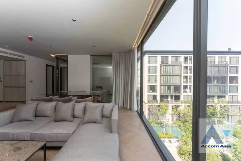  3 Bedrooms  Condominium For Rent in Sukhumvit, Bangkok  near BTS Ekkamai (AA35471)
