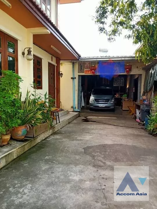  3 Bedrooms  House For Sale in Sukhumvit, Bangkok  near BTS Punnawithi (AA35473)