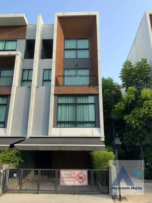  3 Bedrooms  Townhouse For Sale in Pattanakarn, Bangkok  near ARL Ramkhamhaeng (AA35494)