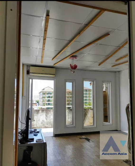 7  5 br Building For Sale in Pattanakarn ,Bangkok  AA35498