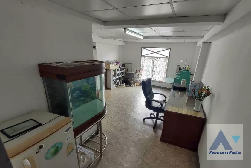 4  5 br Building For Sale in Pattanakarn ,Bangkok  AA35498