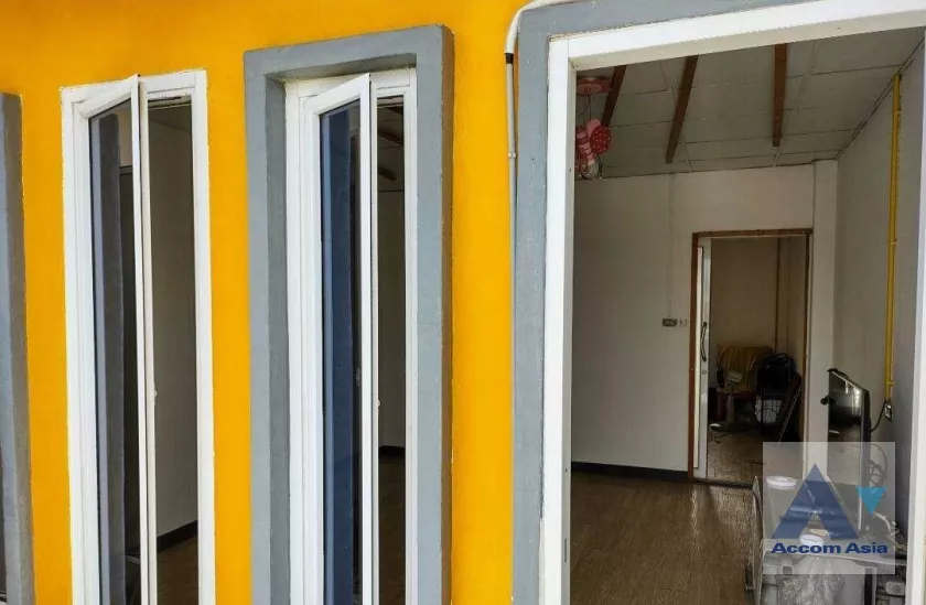 6  5 br Building For Sale in Pattanakarn ,Bangkok  AA35498