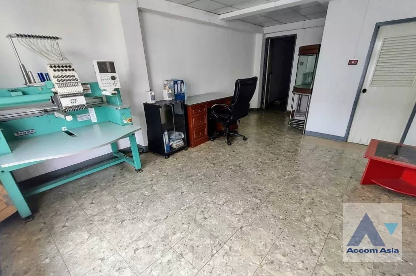 5  5 br Building For Sale in Pattanakarn ,Bangkok  AA35498