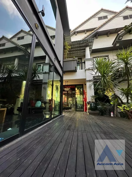  5 Bedrooms  House For Sale in Pattanakarn, Bangkok  (AA35500)