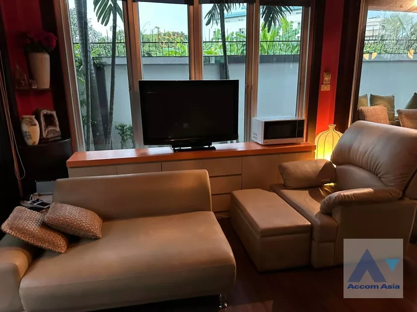  5 Bedrooms  House For Sale in Pattanakarn, Bangkok  (AA35500)