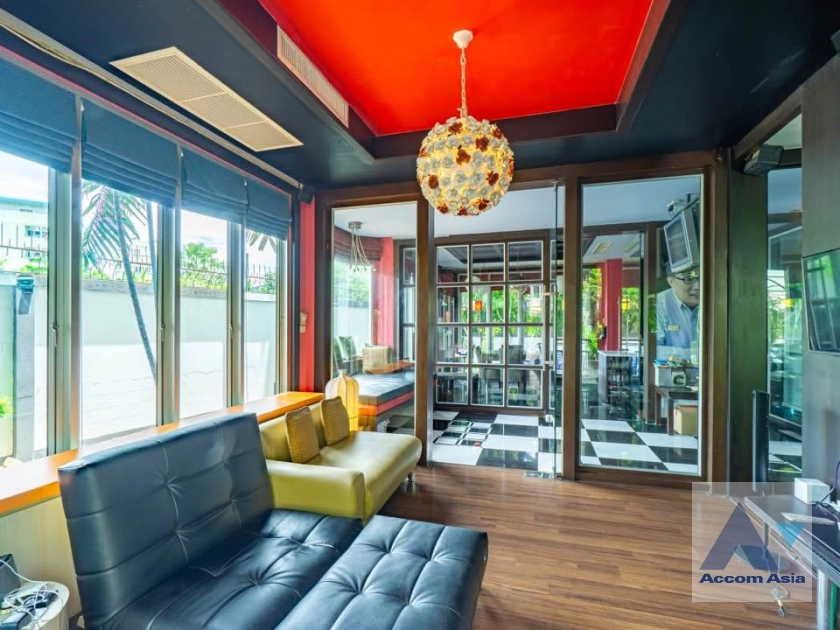 unit 5 Bedrooms  House For Sale in Latkrabang, Bangkok  (AA35500)