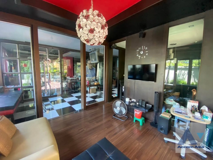 unit 5 Bedrooms  House For Sale in Latkrabang, Bangkok  (AA35500)