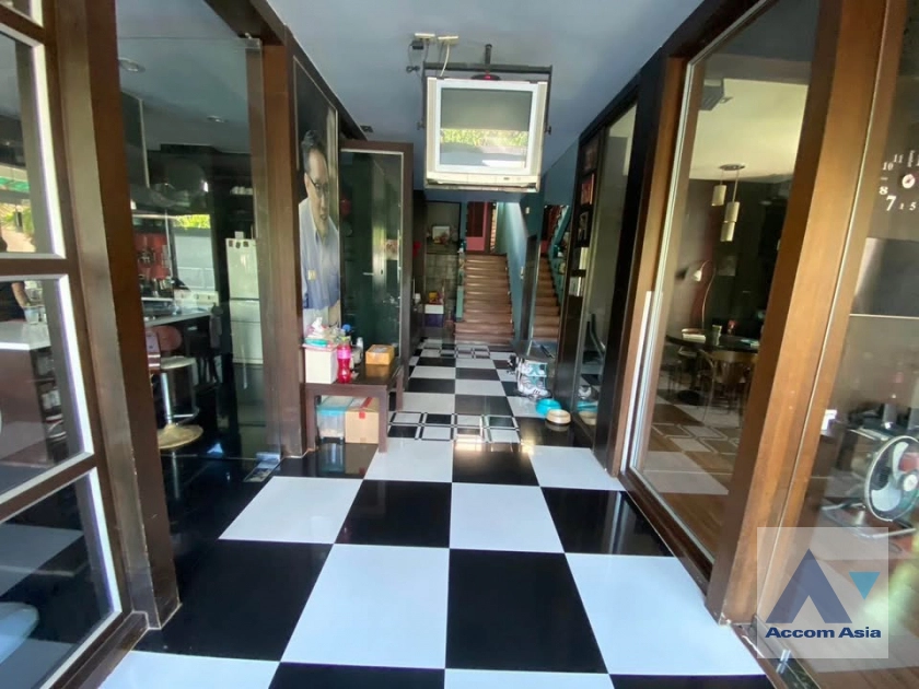 9  5 br House For Sale in Latkrabang ,Bangkok  at Baan Pattanakarn  AA35500