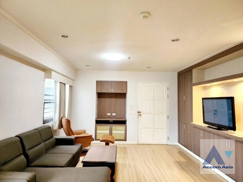 Baan Suan Petch Condominium  2 Bedroom for Sale BTS Phrom Phong in Sukhumvit Bangkok