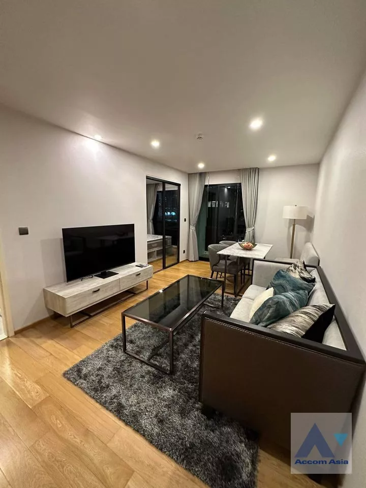 unitFully Furnished, Corner Unit | Na Vara Residence