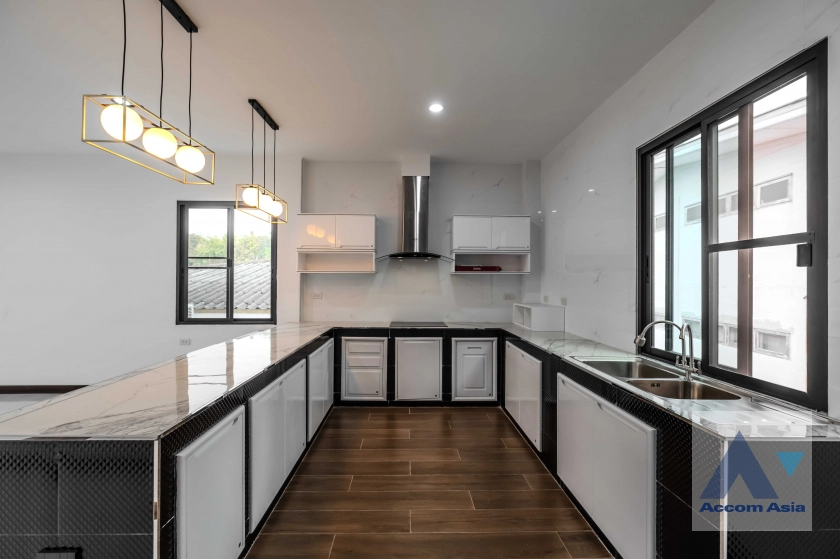 4  4 br House for rent and sale in Sukhumvit ,Bangkok BTS Phra khanong AA35535