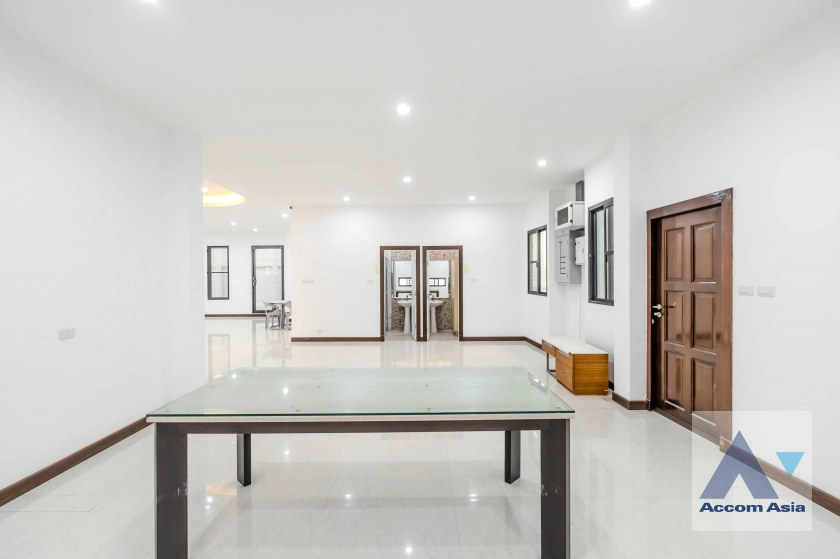 5  4 br House for rent and sale in Sukhumvit ,Bangkok BTS Phra khanong AA35535