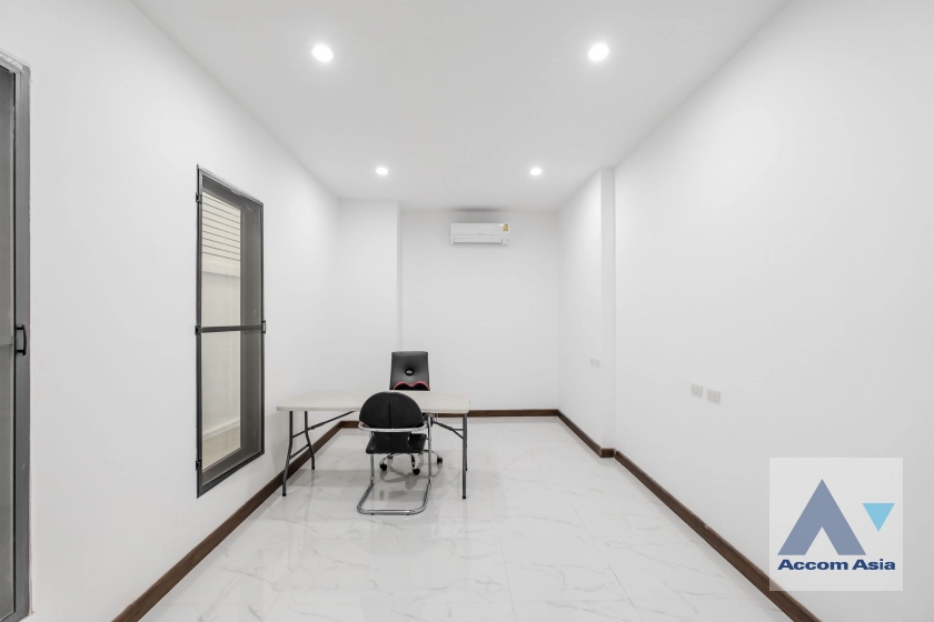 8  4 br House for rent and sale in Sukhumvit ,Bangkok BTS Phra khanong AA35535