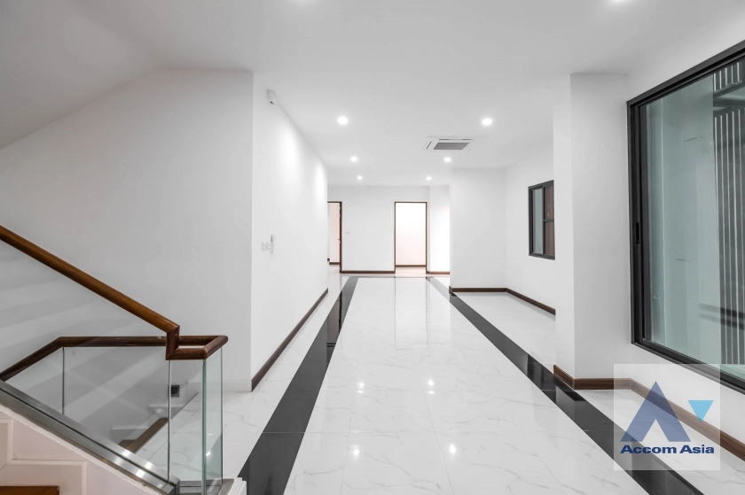 13  4 br House for rent and sale in Sukhumvit ,Bangkok BTS Phra khanong AA35535