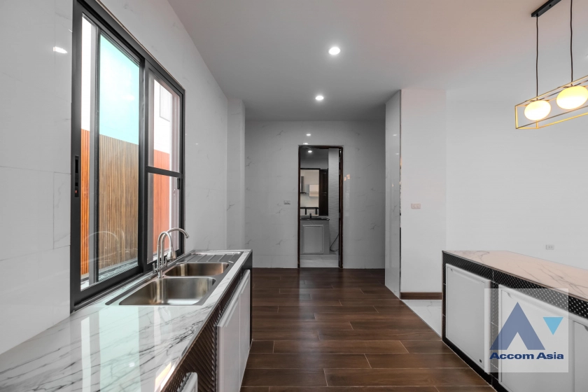 15  4 br House for rent and sale in Sukhumvit ,Bangkok BTS Phra khanong AA35535