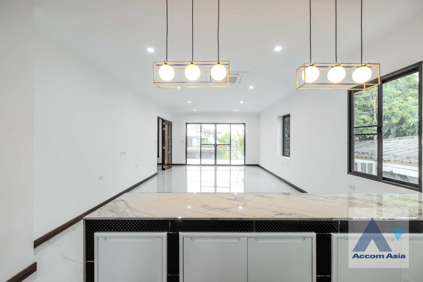 17  4 br House for rent and sale in Sukhumvit ,Bangkok BTS Phra khanong AA35535