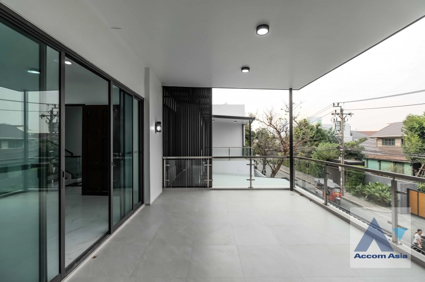 19  4 br House for rent and sale in Sukhumvit ,Bangkok BTS Phra khanong AA35535