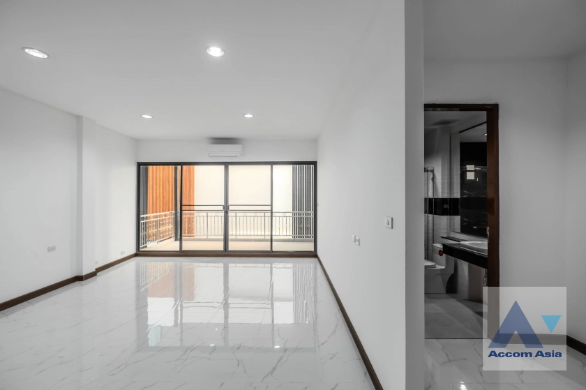 22  4 br House for rent and sale in Sukhumvit ,Bangkok BTS Phra khanong AA35535