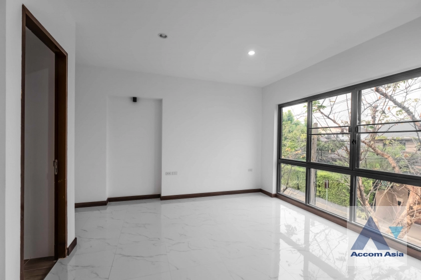 24  4 br House for rent and sale in Sukhumvit ,Bangkok BTS Phra khanong AA35535