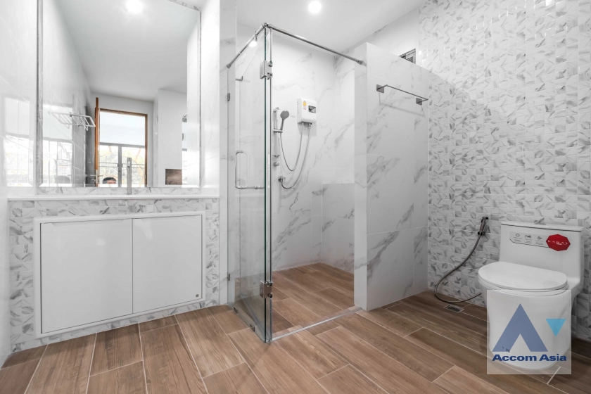 25  4 br House for rent and sale in Sukhumvit ,Bangkok BTS Phra khanong AA35535