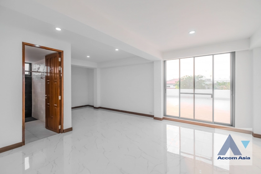 26  4 br House for rent and sale in Sukhumvit ,Bangkok BTS Phra khanong AA35535