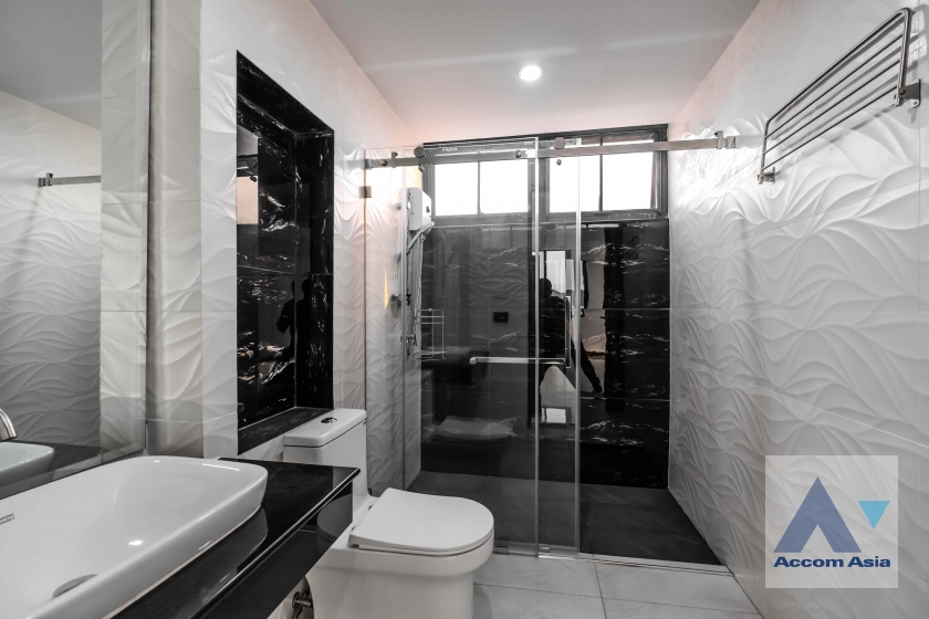 27  4 br House for rent and sale in Sukhumvit ,Bangkok BTS Phra khanong AA35535