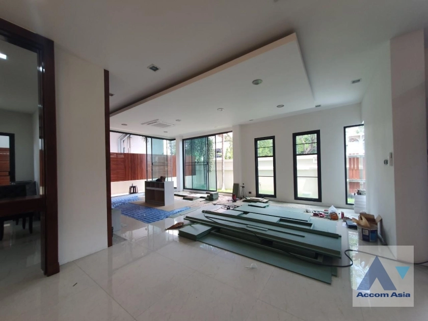  2  3 br House for rent and sale in Sukhumvit ,Bangkok BTS Phra khanong AA35536