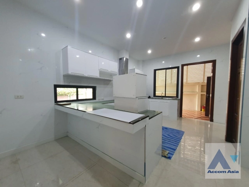 4  3 br House for rent and sale in Sukhumvit ,Bangkok BTS Phra khanong AA35536