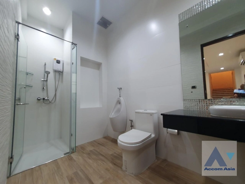 6  3 br House for rent and sale in Sukhumvit ,Bangkok BTS Phra khanong AA35536