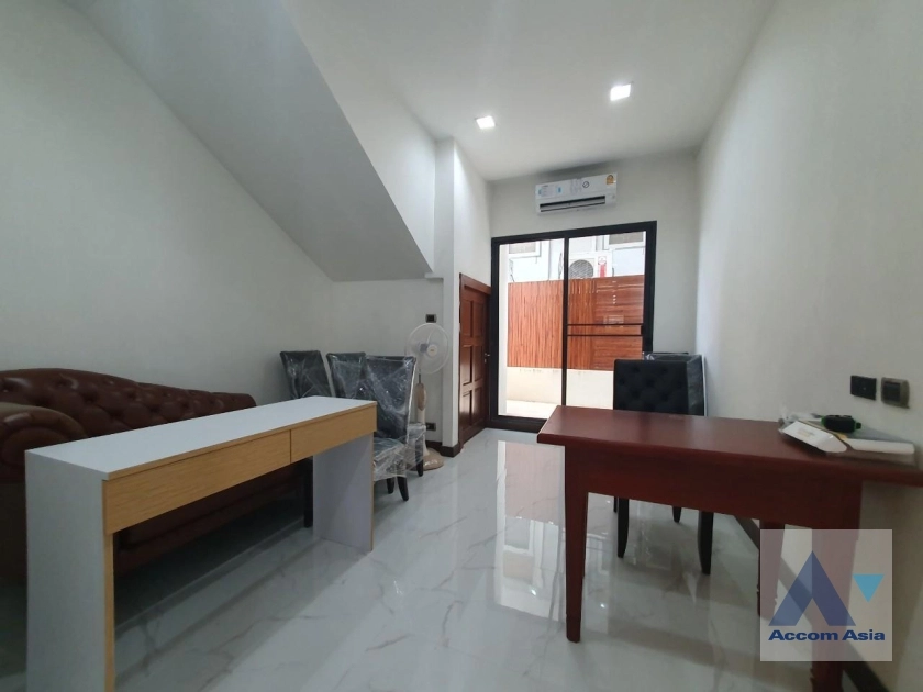 unitNewly renovated, Fully Furnished, Big Balcony |  3 Bedrooms  House For Rent & Sale in Sukhumvit, Bangkok  near BTS Phra khanong (AA35536)