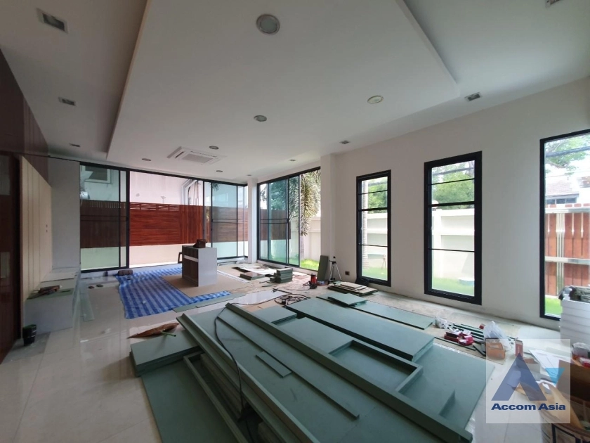  1  3 br House for rent and sale in Sukhumvit ,Bangkok BTS Phra khanong AA35536