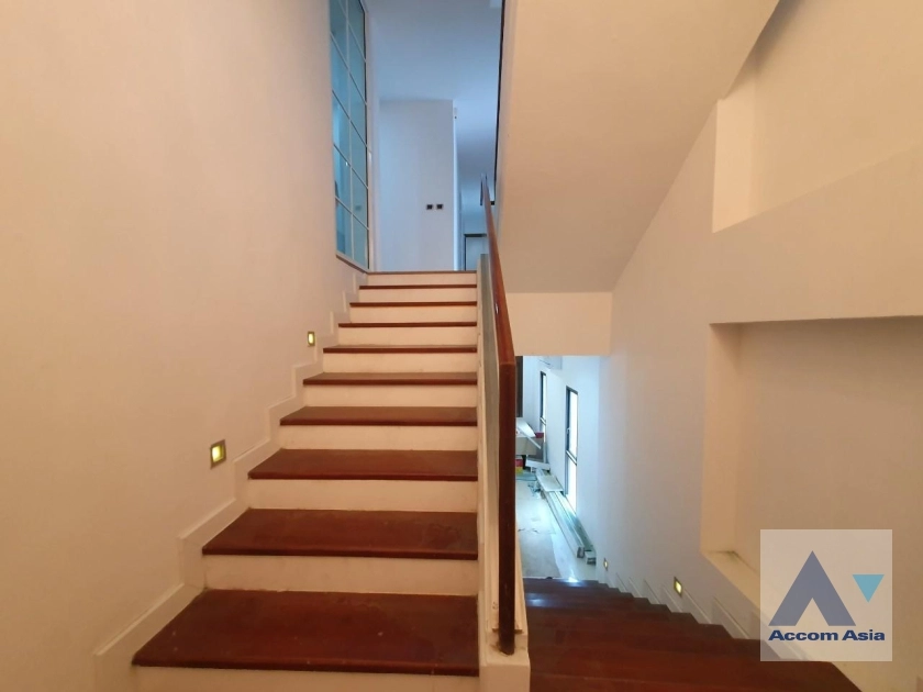 7  3 br House for rent and sale in Sukhumvit ,Bangkok BTS Phra khanong AA35536