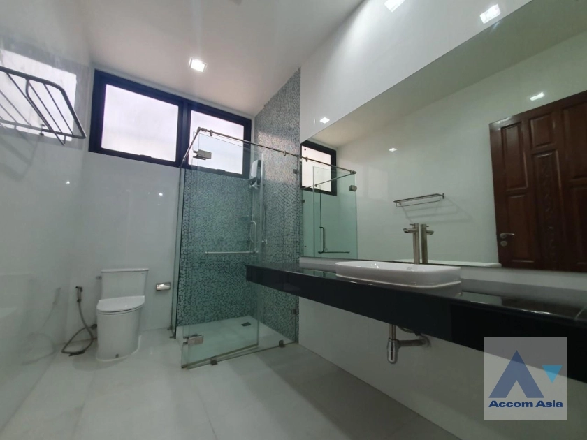 10  3 br House for rent and sale in Sukhumvit ,Bangkok BTS Phra khanong AA35536