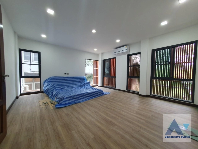 8  3 br House for rent and sale in Sukhumvit ,Bangkok BTS Phra khanong AA35536