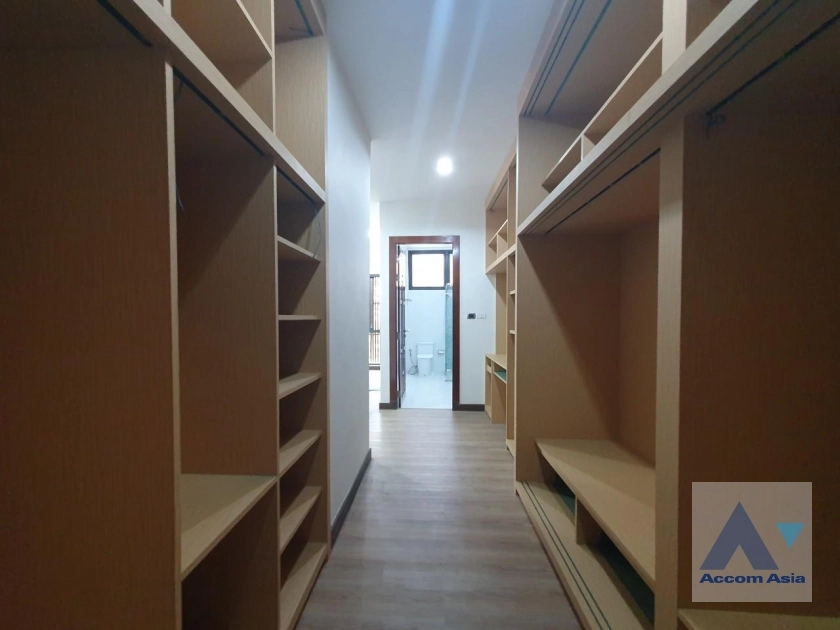 9  3 br House for rent and sale in Sukhumvit ,Bangkok BTS Phra khanong AA35536