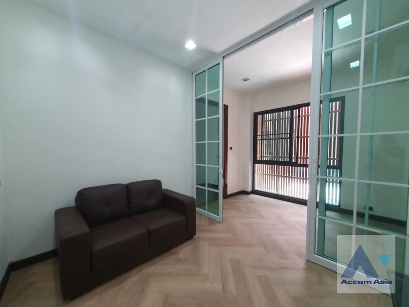 16  3 br House for rent and sale in Sukhumvit ,Bangkok BTS Phra khanong AA35536