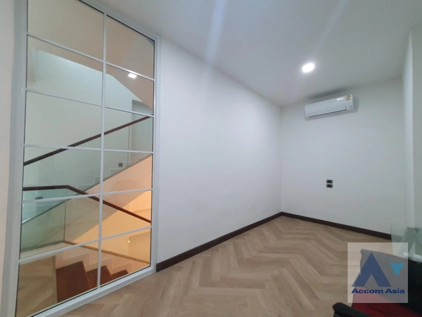13  3 br House for rent and sale in Sukhumvit ,Bangkok BTS Phra khanong AA35536