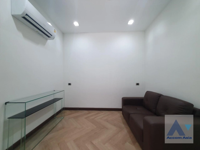 15  3 br House for rent and sale in Sukhumvit ,Bangkok BTS Phra khanong AA35536