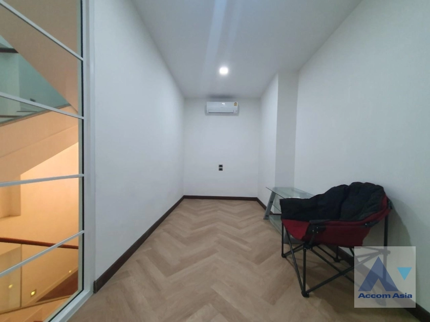 12  3 br House for rent and sale in Sukhumvit ,Bangkok BTS Phra khanong AA35536