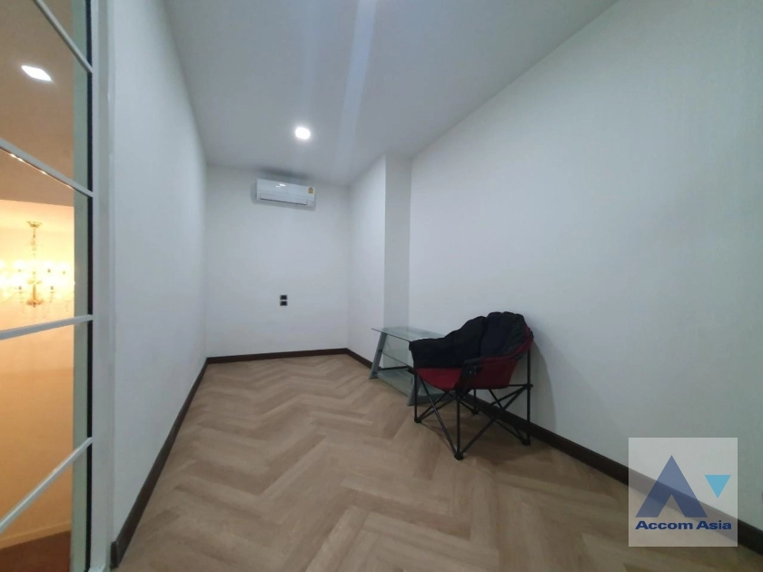11  3 br House for rent and sale in Sukhumvit ,Bangkok BTS Phra khanong AA35536
