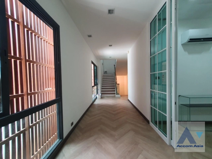 18  3 br House for rent and sale in Sukhumvit ,Bangkok BTS Phra khanong AA35536