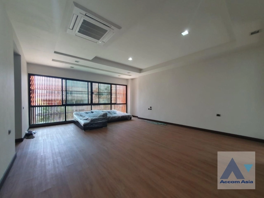 19  3 br House for rent and sale in Sukhumvit ,Bangkok BTS Phra khanong AA35536