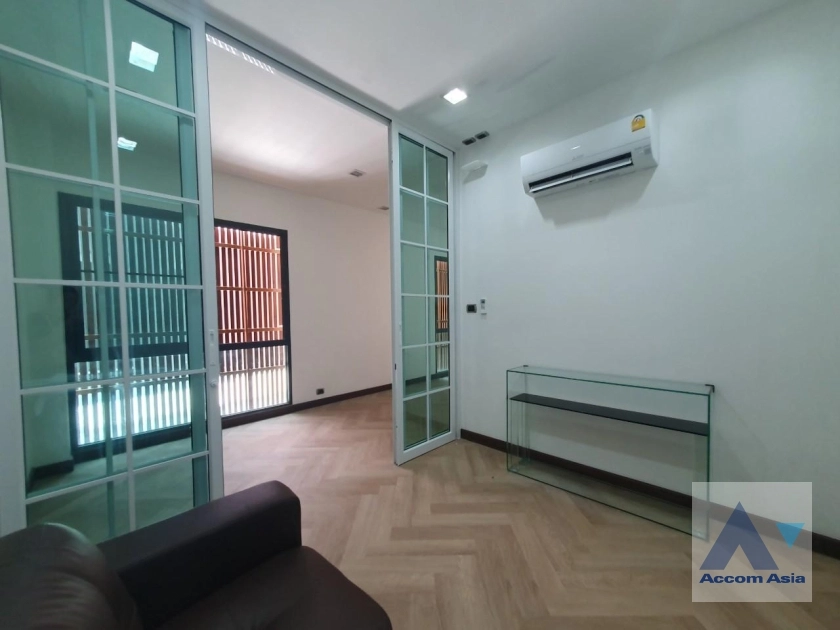 17  3 br House for rent and sale in Sukhumvit ,Bangkok BTS Phra khanong AA35536