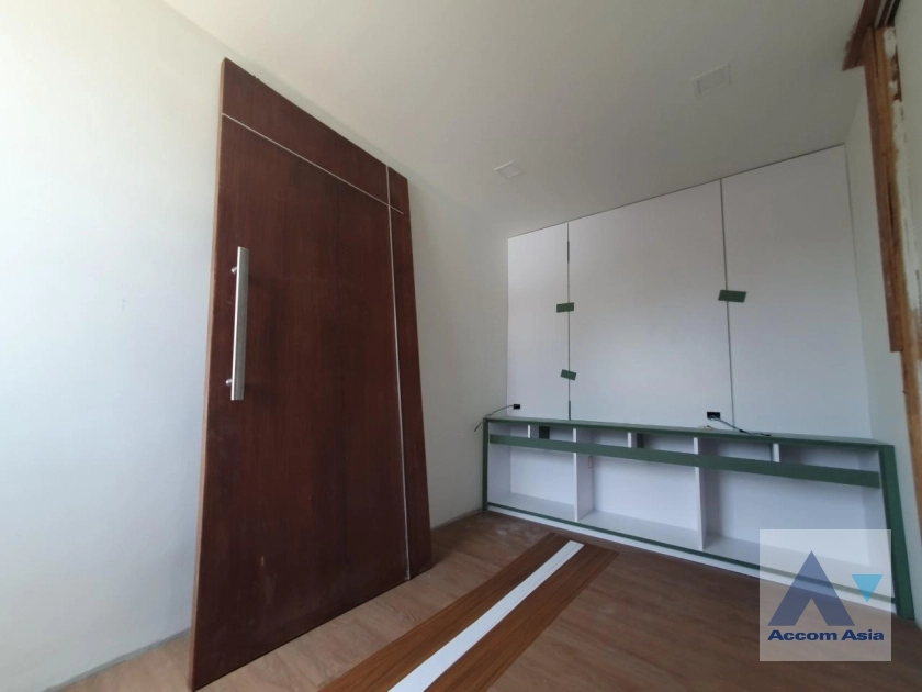 21  3 br House for rent and sale in Sukhumvit ,Bangkok BTS Phra khanong AA35536