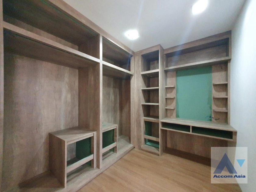 22  3 br House for rent and sale in Sukhumvit ,Bangkok BTS Phra khanong AA35536